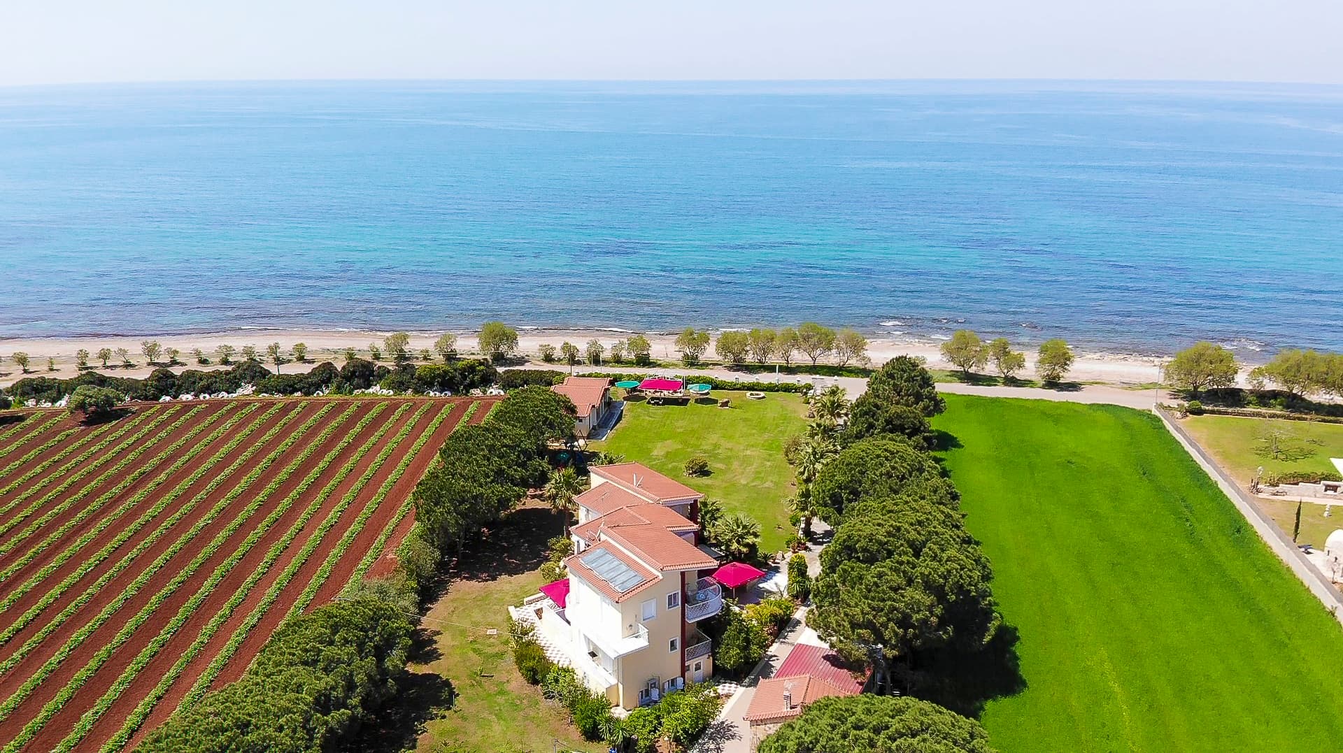 IRIDA RESORT SUITES