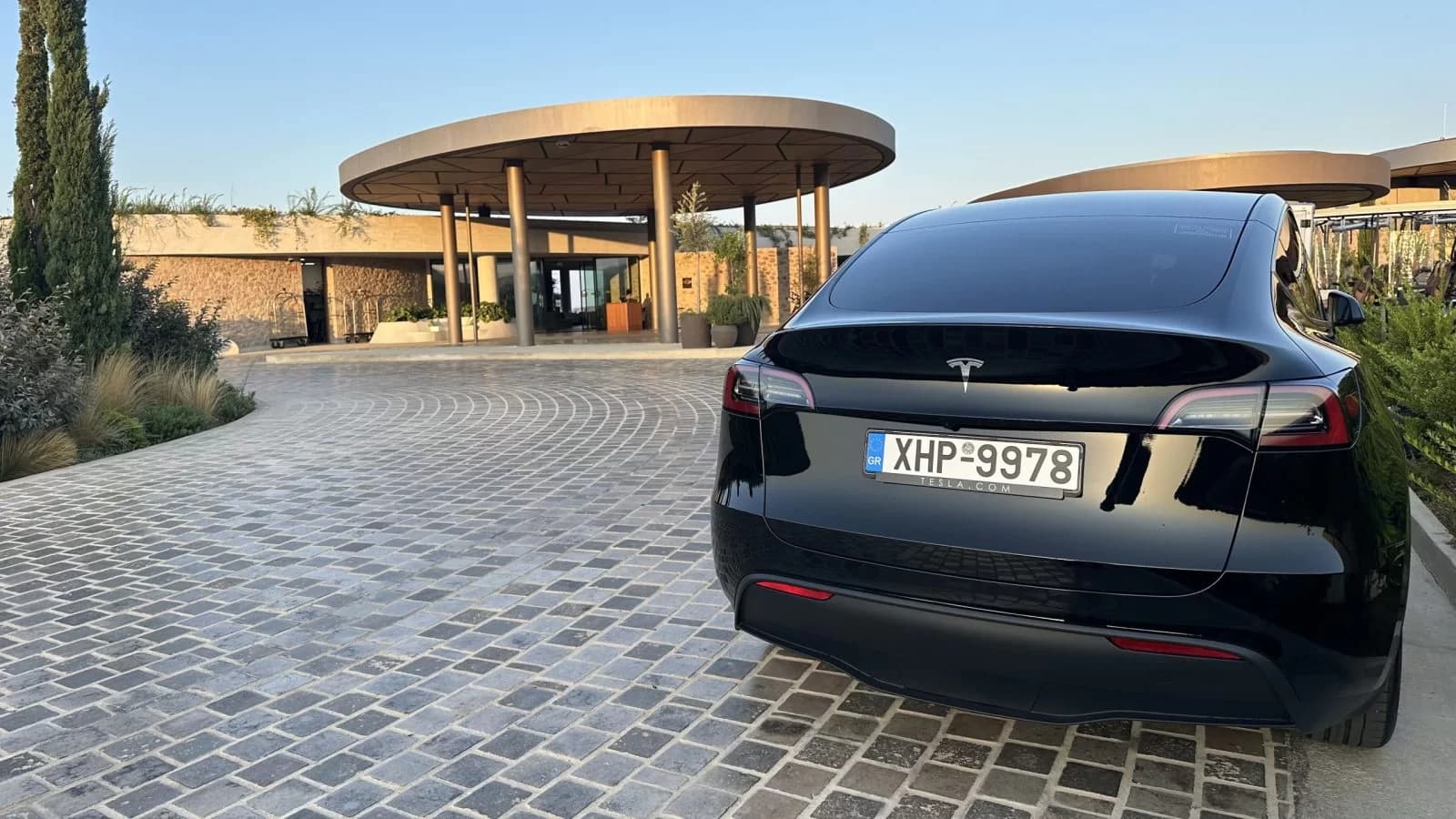 doufexis-tesla-scaled-r5usy5x7r53cenkkq8abc4x7z1ibc33vto1xs0z1ns.jpg.webp